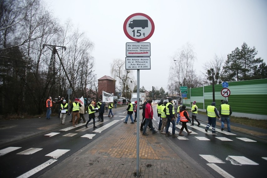 Blokada drogi na Strachocinie protestem mieszkańców (ZDJĘCIA)