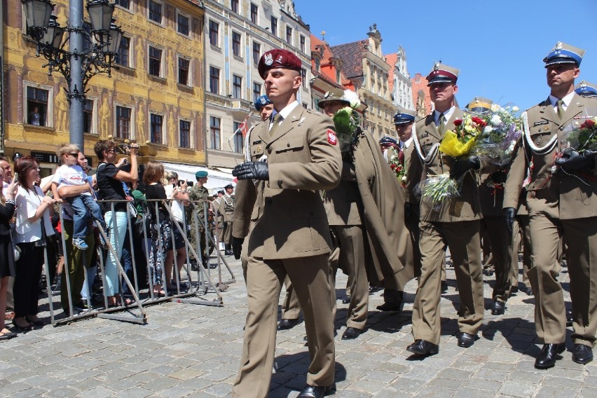 Defilada i uroczystości wojskowe we wrocławskim Rynku [zdjęcia]