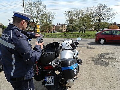 Policja Śląsk: Dzisiaj akcja pod kryptonimem Pasy. Uważajmy na drogach!