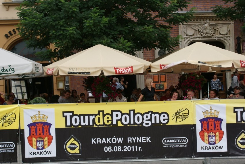 Kraków, kawiarenka przy starcie do 7 etapu Tour de Pologne...