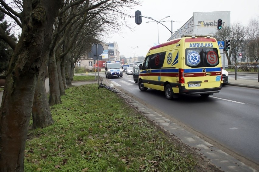 Wypadek na ul. Garncarskiej w Słupsku. 73-latek potrącony na przejściu dla pieszych