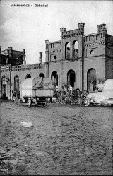 Dworzec kolejowy w Skierniewicach na starych fotografiach. Jak się zmieniał na przestrzeni lat? 