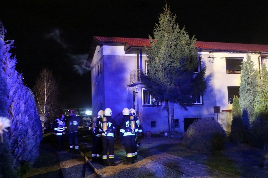 Groźny pożar wybuchł w nocy w domu pod Wrocławiem [ZDJĘCIA]                