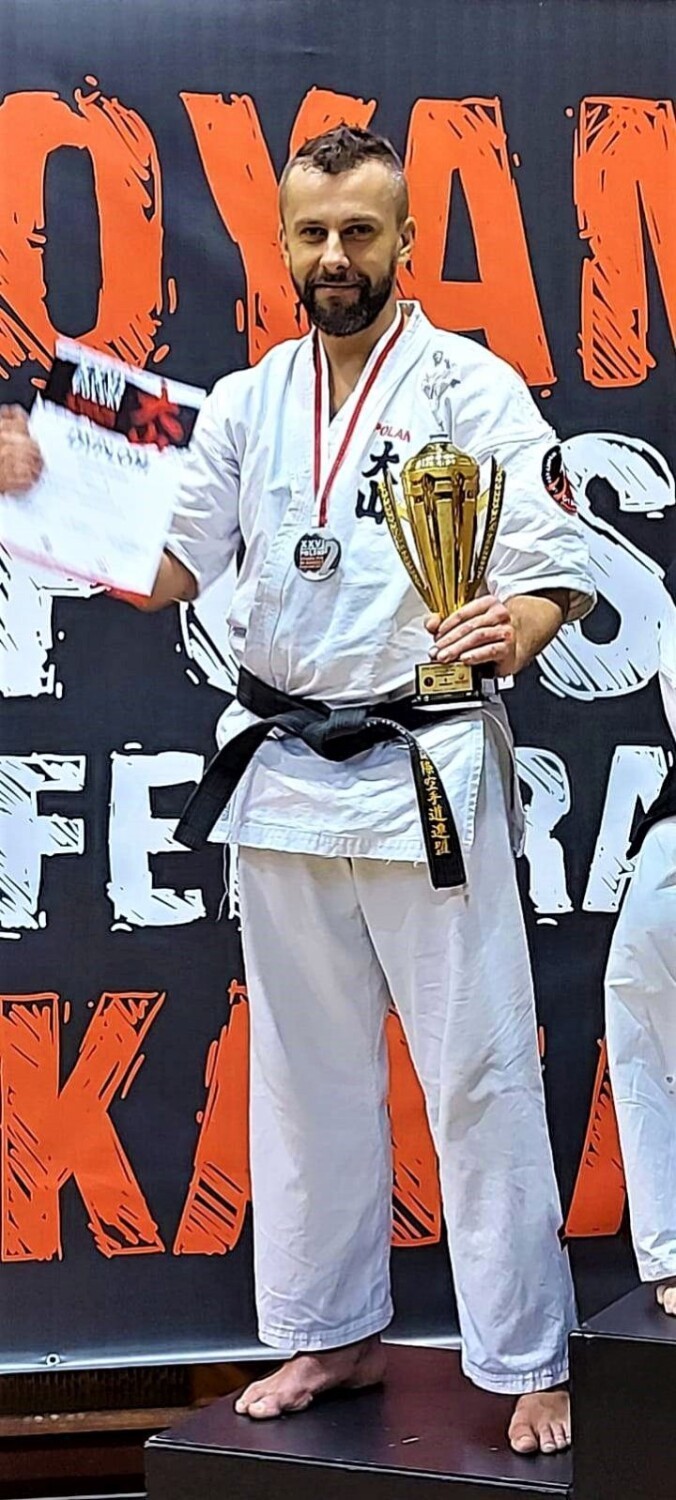 Policjant z żarskiej komendy wywalczył srebrny medal w kumite w Mistrzostwach Polski w Oyama Karate