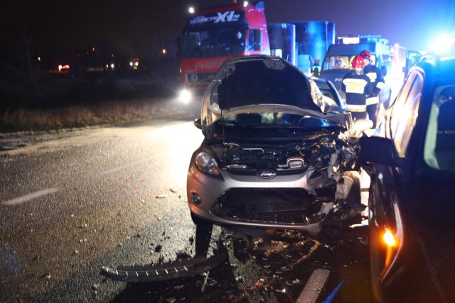 Zderzenie trzech samochodów osobowych na DK1 we Wronikowie