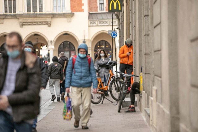 28.12.2020 krakow

rynek glowny 

 pierwszy dzien kwarantanny narodowej

 pandemia koronawirus covid
 
fot. anna kaczmarz / dziennik polski / polska press