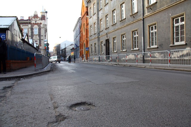 Ul. św. Filipa ma być gotowa do końca sierpnia. Zostanie m.in. wymieniona nawierzchnia