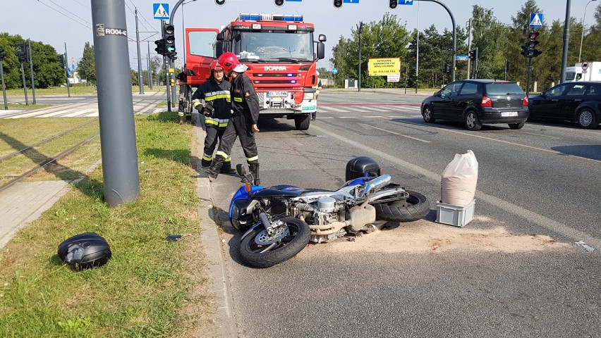 Wypadek motocyklisty na Rokicińskiej. 33-latek w szpitalu [ZDJĘCIA]