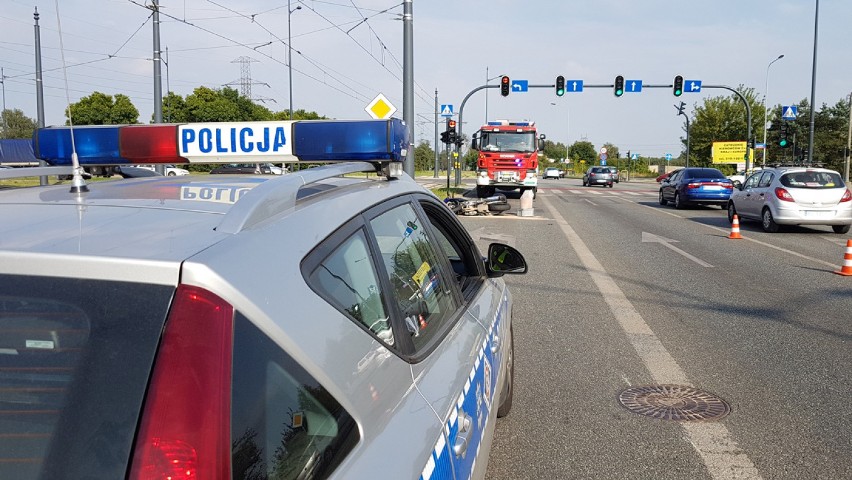 Wypadek motocyklisty na Rokicińskiej. 33-latek w szpitalu [ZDJĘCIA]