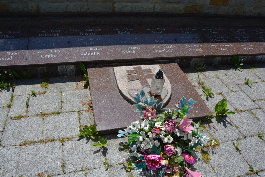Cmentarz w Załużu w końcu przypomina godne miejsce pochówku.