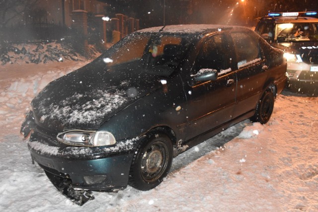 Niewiele zabrakło, by wypadek, do którego doszło w Prabutach przy ul. Chodkiewicza, zakończył się tragicznie. Idące chodnikiem osoby, w tym 5-letnie dziecko, w ostatniej chwili uniknęły zderzenia z samochodem, który po poślizgu wjechał na chodnik. CZYTAJ WIĘCEJ