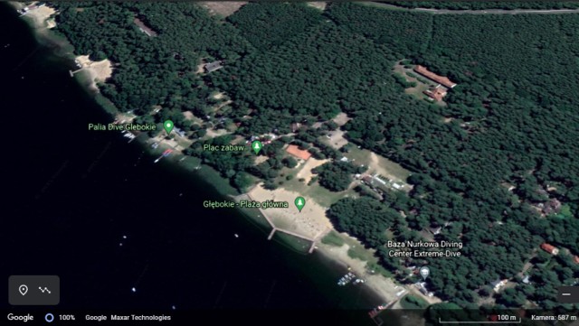 Google Earth to usługa Google, która oferuje internautom wyjątkowe widoki. Jak sami o sobie piszą - Najbardziej szczegółowy obraz kuli ziemskiej. 
Zdjęcia są z satelity, ich jakość i estetyka robią niesamowite wrażenie. Dodatkowo mapy są przyjazne w obsłudze, a ujęcia sprawiają wrażenie trójwymiarowych. 
Także od Międzyrzecza z, innej niż ta codzienna, perspektywy, nie można oderwać wzroku. Sprawdź, jakie widoki miasta i okolic udało nam się uchwycić.