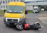 Wypadek w Toruniu z udziałem motocyklisty. Jedna osoba w szpitalu