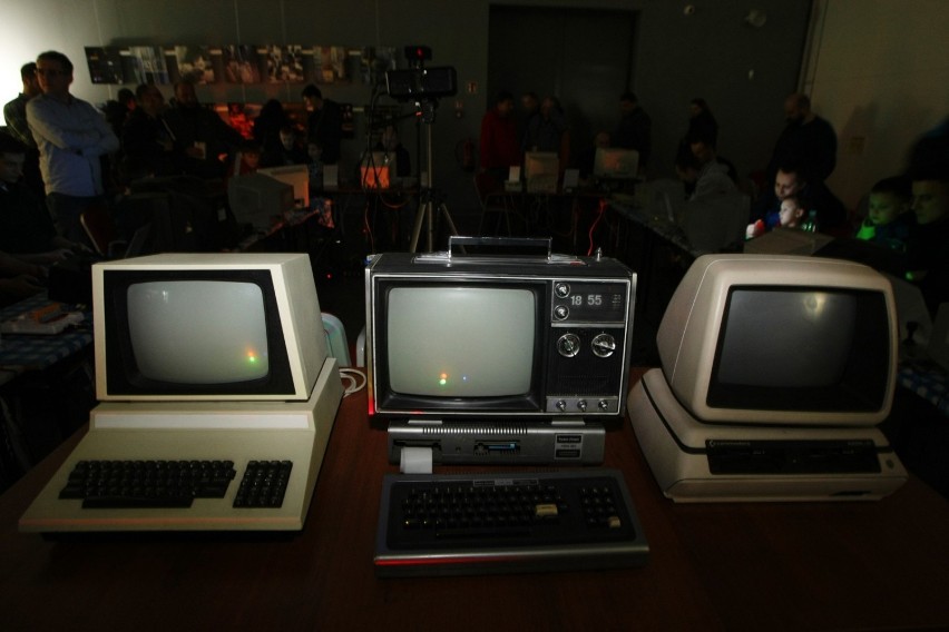 Stare komputery, niegdyś popularne w Polsce, z racji dużego...