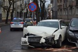 Częstochowa: Wypadek na Śląskiej [ZDJĘCIA]. Zderzyły się cztery samochody, jedna osoba jest ranna