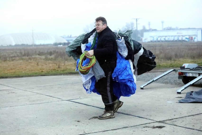 Operacja Santa Klaus Antka Poliwki. Świecący Mikołaj latał nad Legnicą, zobaczcie zdjęcia