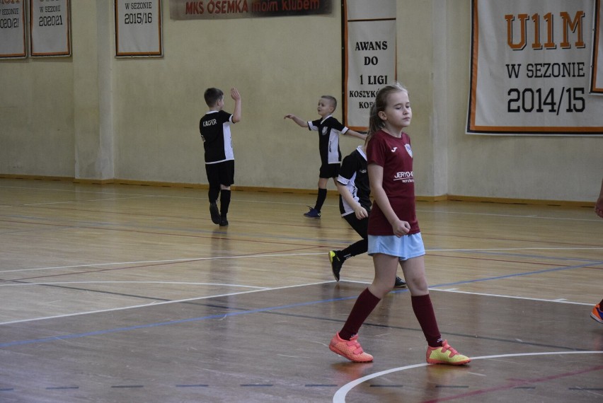 Młode piłkarki i piłkarze rywalizowali o puchar prezydenta Skierniewic