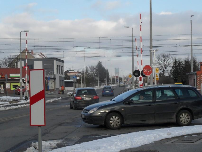 Wiadukt sposobem na znienawidzony przejazd kolejowy na ul. Częstochowskiej, ale czy miasto na to stać? [ZDJĘCIA]