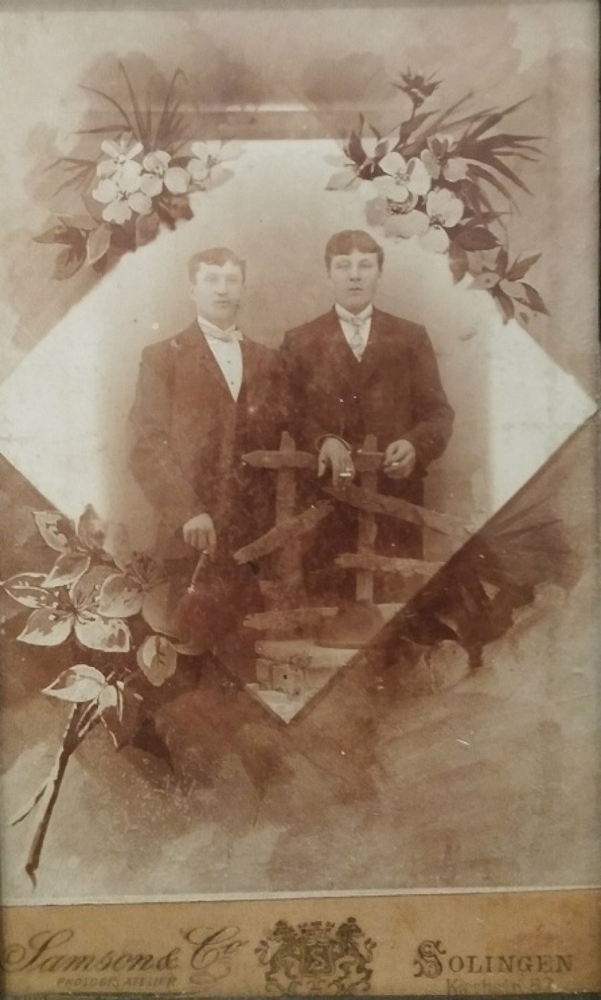Stanisław Torz (pierwszy z lewej) z bratem Ludwikiem,...