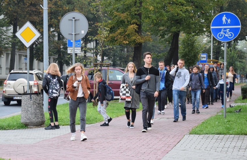 Przepełnione autobusy i busy uczniami oświęcimskich szkół