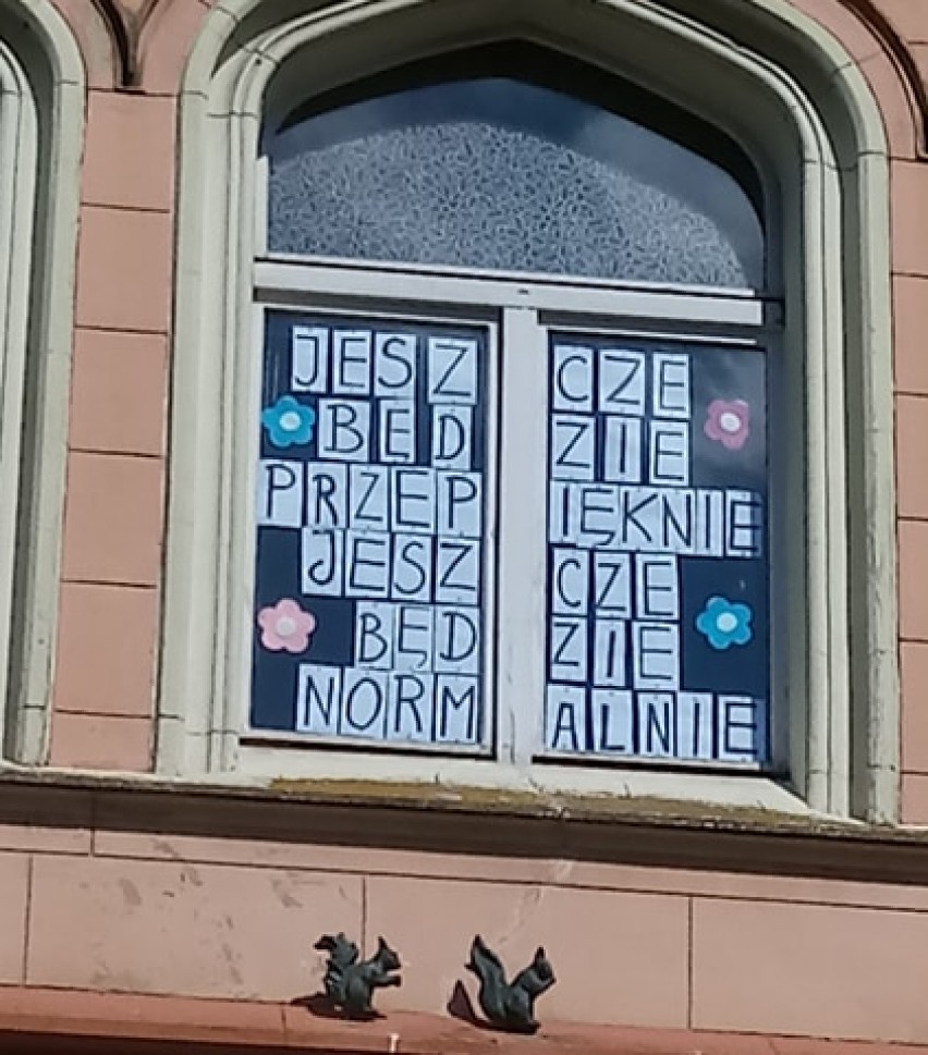 W oknie Żłobka Miejskiego "Bajka" przy ulicy Solankowej w...