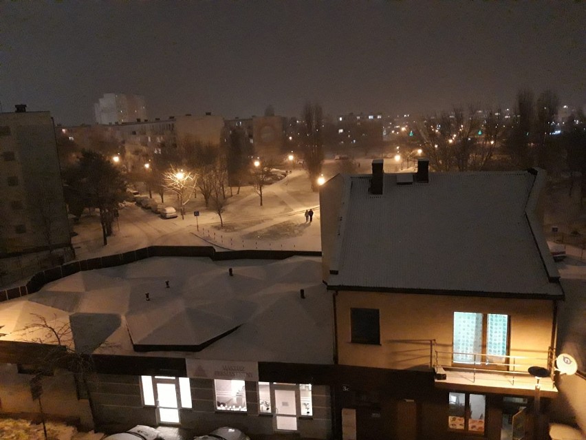 Pierwszy śnieg oczami mieszkańców Skierniewic. Było wiele radości [ZDJĘCIA]