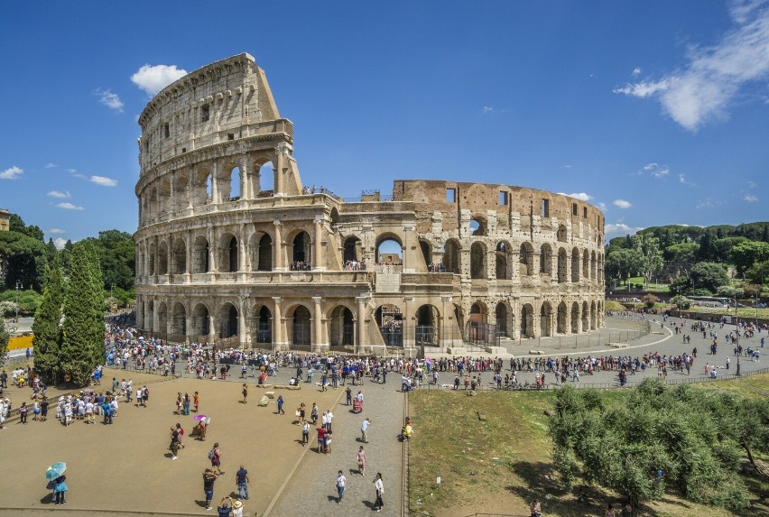 Potężne Koloseum w Rzymie, mimo swojego wieku wciąż jest...