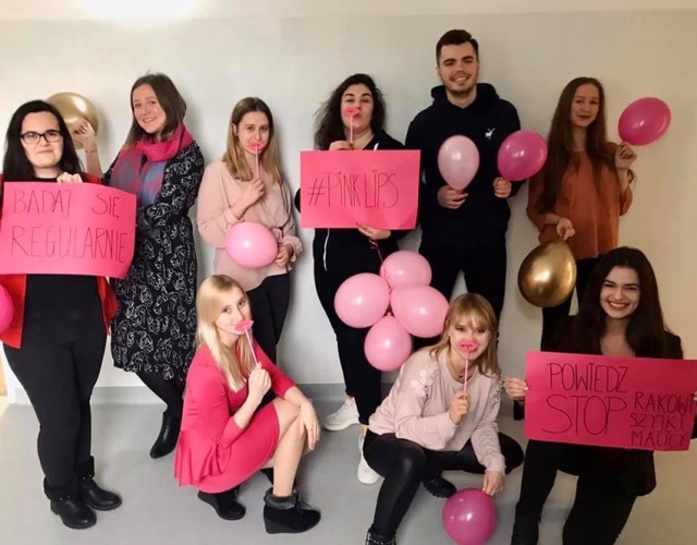 Studenci z IFMSA-Poland Oddział Radom prowadzą akcję profilaktyki przeciwko rakowi szyjki macicy Pink Lips Project.