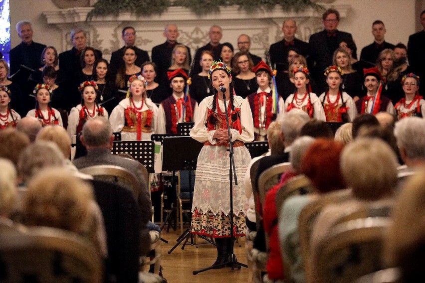 Legnica: Koncert Kolęd i Pastorałek w wykonaniu zespołów LCK, zobaczcie zdjęcia