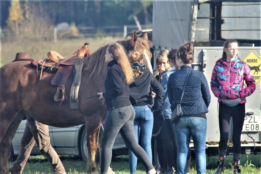  Przy stajni Tara w Osowcu odbył się coroczny Hubertus