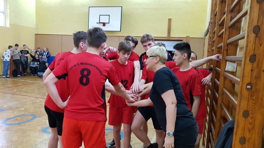 Powiatowe Mistrzostwa w piłce siatkowej szkół ponadpodstawowych w Łęczycy w kategorii chłopców