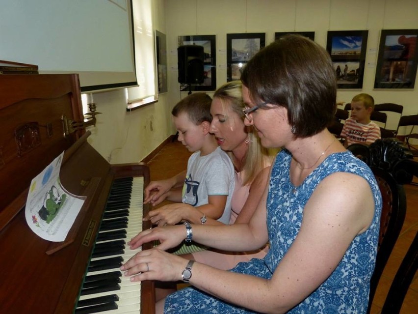 Muzeum Regionalne w Pleszewie. W czasie wakacyjnych warsztatów każdy mógł poczuć się pianistą
