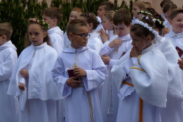 Komunia 2015 w Chodzieży: Uroczystość w parafii św. Floriana [FOTO]