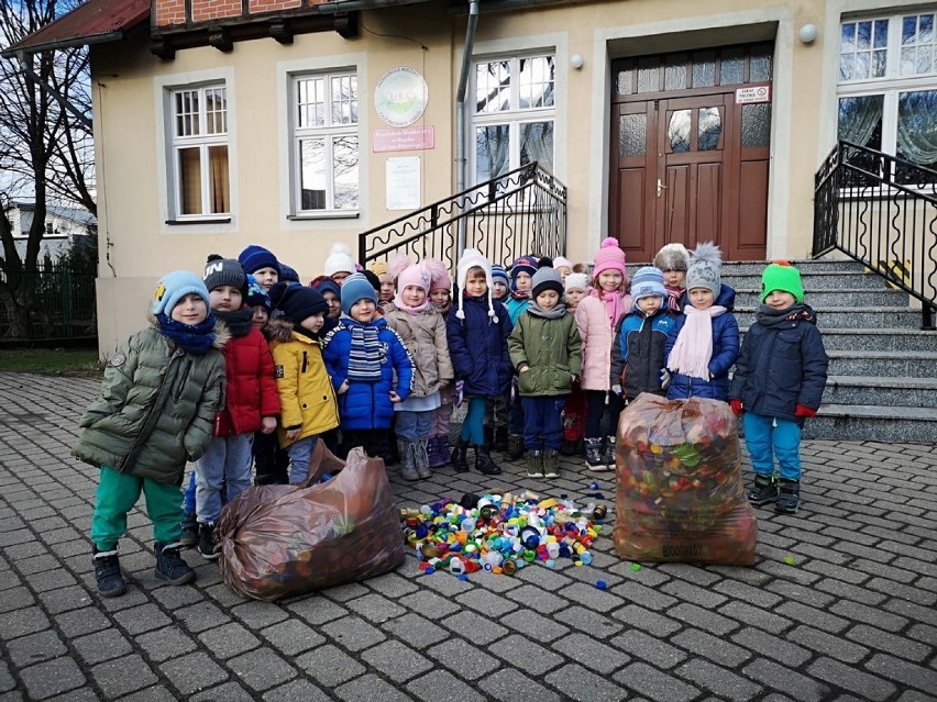Przedszkolaki z pomocą choremu Kubusiowi (zdjęcia)