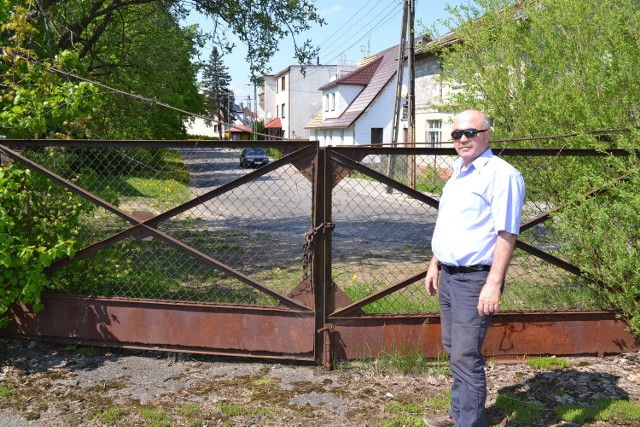 Marian Droździel &#8211; inwestor zamierzający wybudować stację paliw z myjnią samochodową, obiektami usługowo-handlowymi oraz parkingiem dla samochodów osobowych i ciężarowych przy ul. Podhalańskiej w Miastku &#8211; pozywa władze Miastka