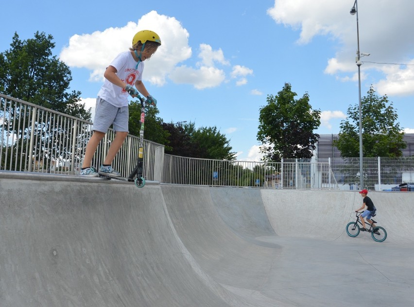 Nowy skatepark w Piotrkowie oblegany przez dzieci i młodzież