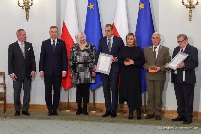 KPN (drugi z prawej dyrektor KPN Andrzej Raj)  otrzymał jedną z głównych nagród w kategorii Przestrzeń Publiczna