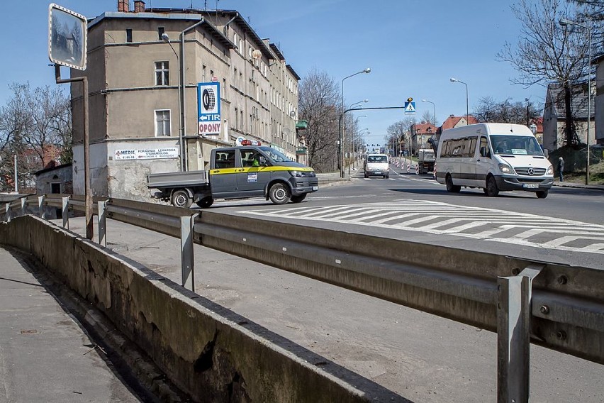 Najbardziej widowiskowe wyburzenia w Wałbrzychu. Rozbiórka budynku przy ulicy Wrocławskiej 131 (ZDJĘCIA 2017)