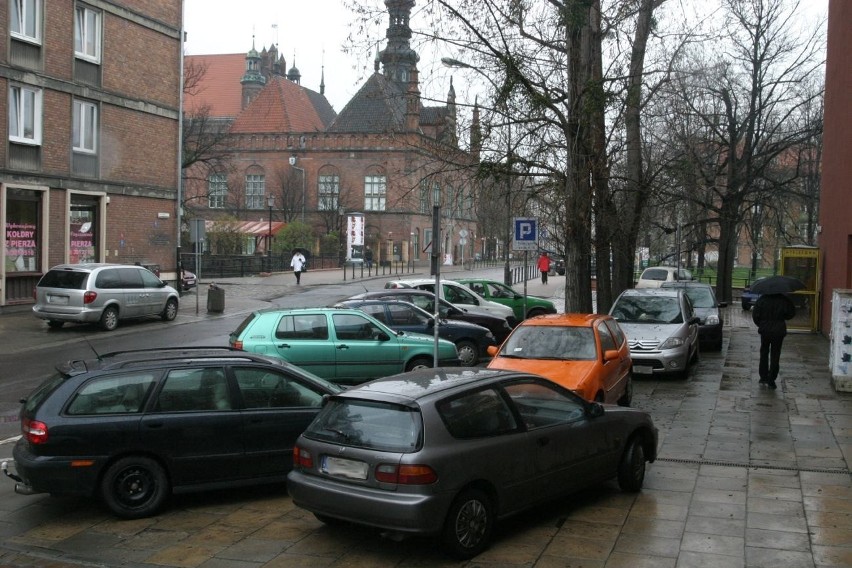 Mistrzowie parkowania, czyli nie parkuj jak łoś

Przyznajcie...