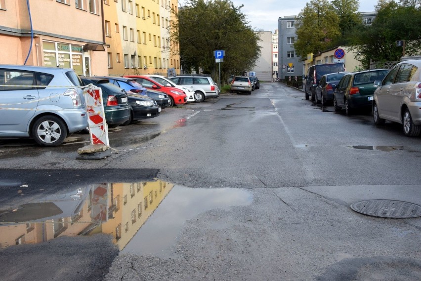 Mieszkańcy domagają się remontu ulicy w Kielcach rozjeżdżonej przez ciężarówki [ZDJĘCIA]