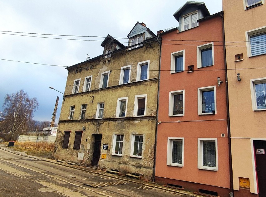 Będą kompleksowe remonty budynków mieszkalnych w Wałbrzychu: 14 kamienic na liście! Oto one