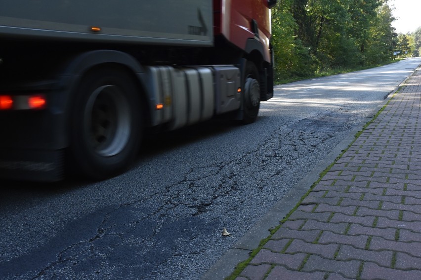 Władze Sławkowa protestują, bo nie chcą u siebie tirów po...