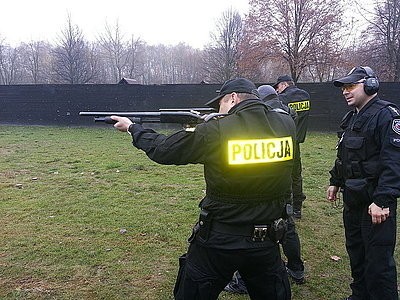 Dąbrowscy policjanci ćwiczyli strzelanie w Siemianowicach Śląskich