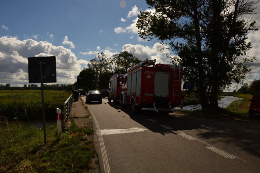 Tragiczny wypadek w okolicach Cecenowa. Nie żyje 58-letni kierowca ZDJĘCIA, WIDEO