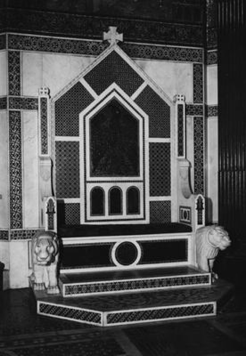 Ława tronowa Wilhelma II w kaplicy zamkowej.