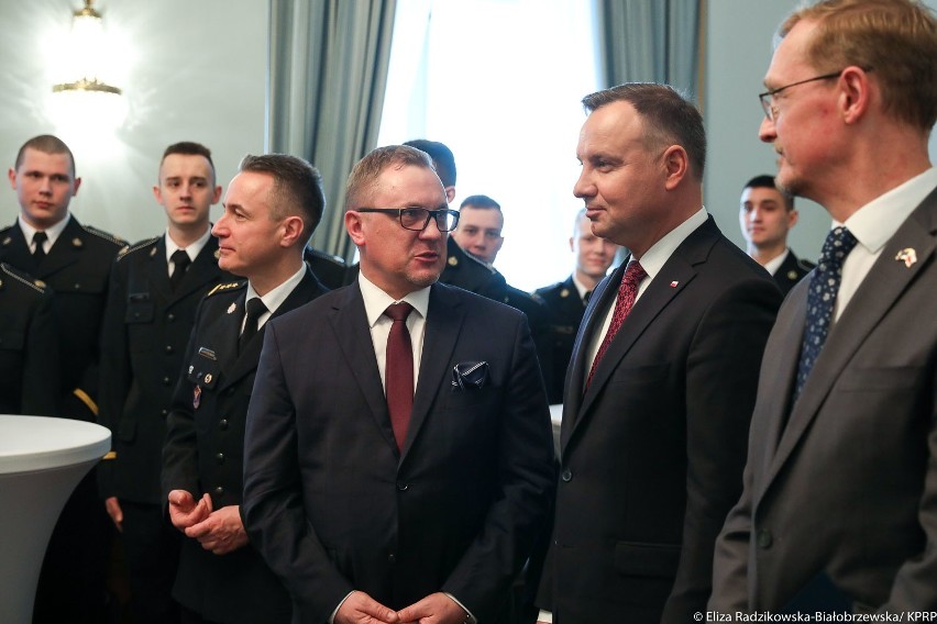 Warszawa. Strażacy z Poręby Spytkowskiej przekazali ponad 420 tys. zł dla Australii