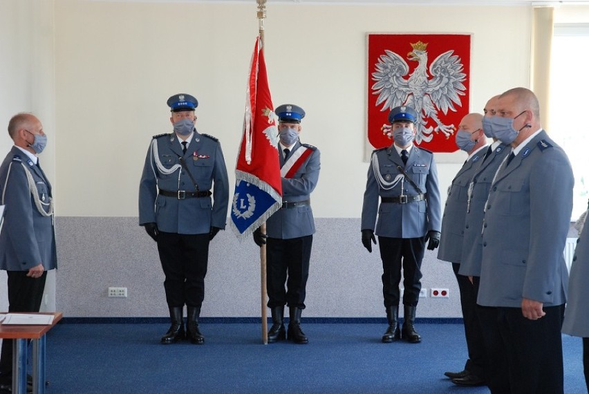 Policjanci z Człuchowa skromnie obchodzili swoje święto. Awanse odebrało 29 funkcjonariuszy, a sześciu odebrało medale (zdjęcia)