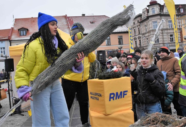 Do Inowrocławia dotarł konwój RMF FM, by na miejscowym Rynku rozdać mieszkańcom "Choinki pod choinkę". Gościem specjalnym imprezy była Sara James