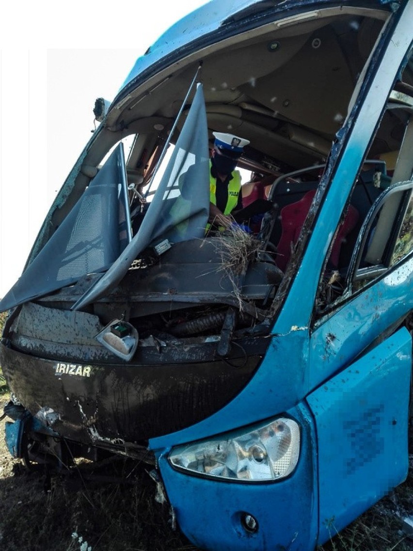 Wypadek autobusu na A1 pod Tczewem 15.08.2020. Autokar przewoził dzieci ze Śląska. 31 osób poszkodowanych. 6 osób ciężko rannych [zdjęcia]