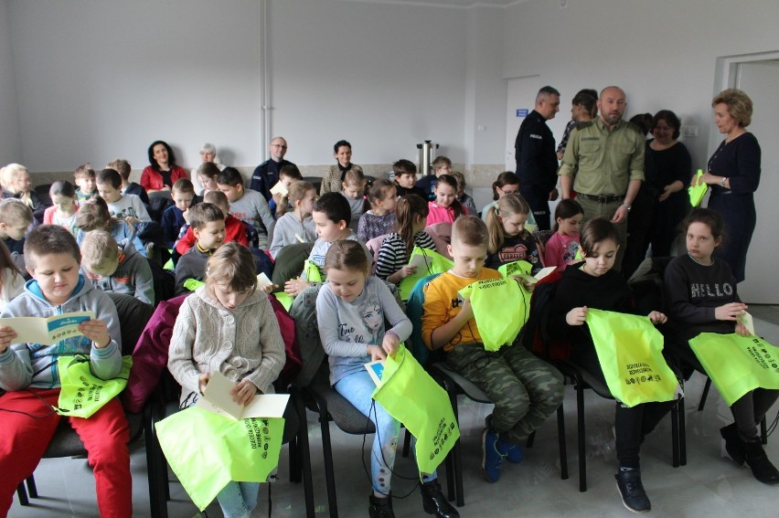 Dziecięca Szkoła Bezpieczeństwa. Uczniowie dostali indeksy małego studenta (zdjęcia) 